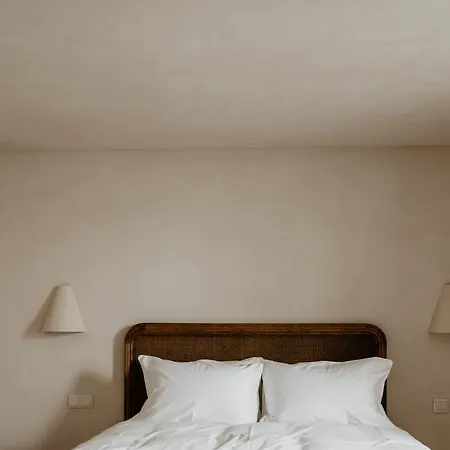 Casa Dos Mercados Bed & Breakfast *