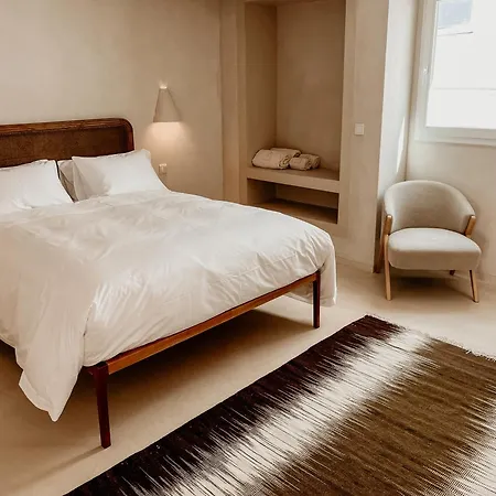 Casa Dos Mercados Bed & Breakfast *